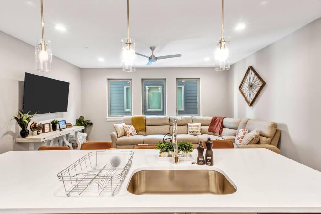 Private Rooftop Patio + 4 Story Home In Downtown Fw Fort Worth Eksteriør billede